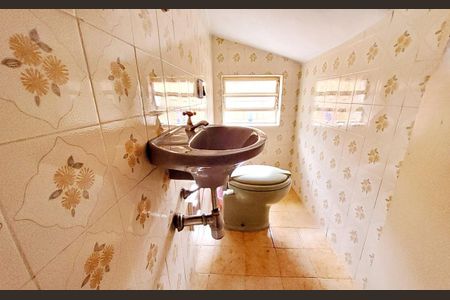 Casa à venda com 500m², 2 quartos e 2 vagasBanheiro 