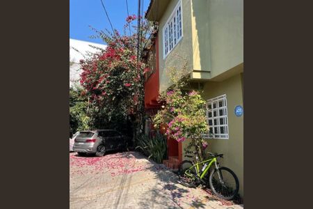 Casa à venda com 300m², 5 quartos e 2 vagas Casa à venda com 300m², 5 quartos e 2 vagasFoto 24