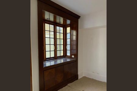 Casa à venda com 300m², 5 quartos e 2 vagas Casa à venda com 300m², 5 quartos e 2 vagasFoto 01