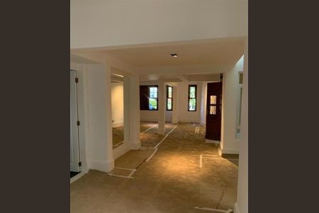 Casa à venda com 300m², 5 quartos e 2 vagas Casa à venda com 300m², 5 quartos e 2 vagasFoto 01