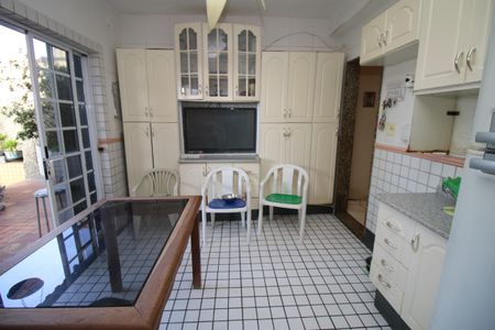 Casa à venda com 357m², 3 quartos e 1 vagaCozinha e Copa