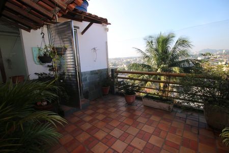 Casa à venda com 119m², 3 quartos e 1 vagaVaranda - Fundos