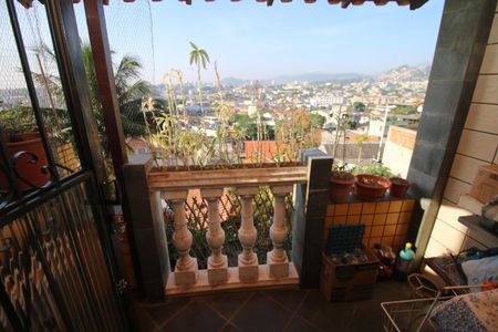 Casa à venda com 119m², 3 quartos e 1 vagaVaranda - Fundos