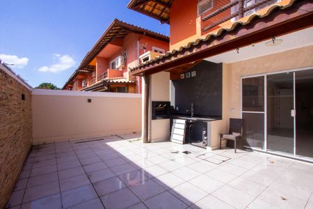 Casa de condomínio à venda com 120m², 3 quartos e 2 vagasQuintal
