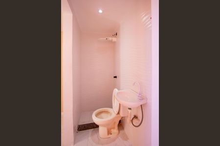 Casa de condomínio à venda com 120m², 3 quartos e 2 vagasBanheiro de serviço