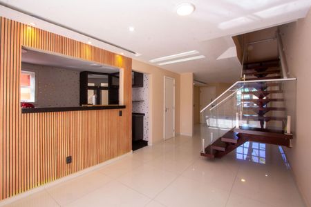 Casa de condomínio à venda com 120m², 3 quartos e 2 vagasSala