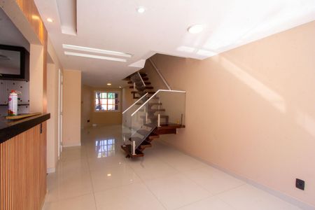 Casa de condomínio à venda com 120m², 3 quartos e 2 vagasSala