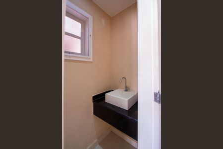 Casa de condomínio à venda com 120m², 3 quartos e 2 vagasLavabo