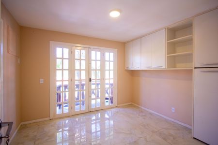 Casa de condomínio à venda com 120m², 3 quartos e 2 vagasSuíte 2