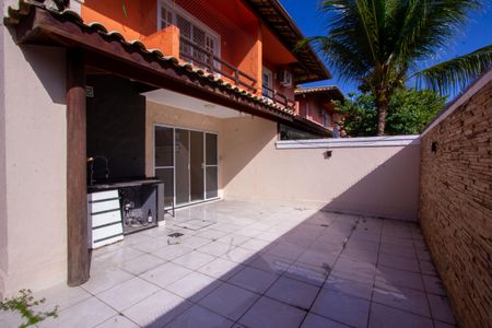 Casa de condomínio à venda com 120m², 3 quartos e 2 vagasQuintal