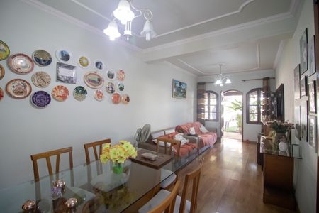 Casa à venda com 150m², 3 quartos e 2 vagasSala