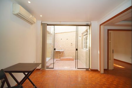 Sala de Estar de apartamento à venda com 2 quartos, 121m² em Petrópolis, Porto Alegre