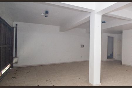 Casa à venda com 250m², 2 quartos e 2 vagas Casa à venda com 250m², 2 quartos e 2 vagasGaragem