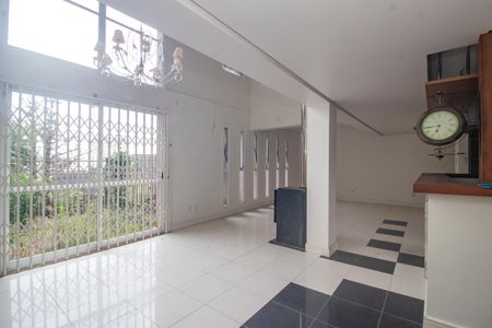 Casa à venda com 250m², 2 quartos e 2 vagas Casa à venda com 250m², 2 quartos e 2 vagasSala