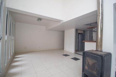 Casa à venda com 250m², 2 quartos e 2 vagas Casa à venda com 250m², 2 quartos e 2 vagasSala