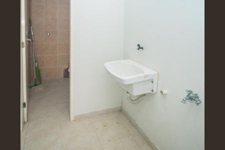 Casa à venda com 250m², 2 quartos e 2 vagas Casa à venda com 250m², 2 quartos e 2 vagasÁrea de Serviço