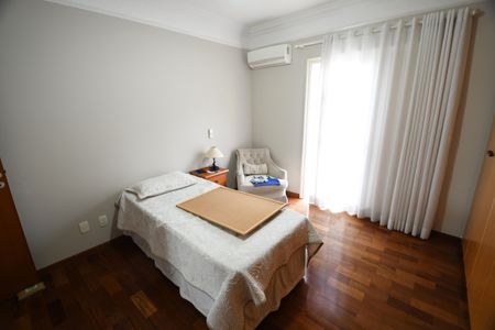 Casa à venda com 260m², 3 quartos e 4 vagas Suíte 2