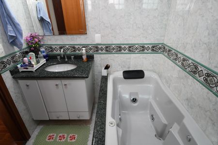 Casa à venda com 260m², 3 quartos e 4 vagasBanheiro da Suíte 1