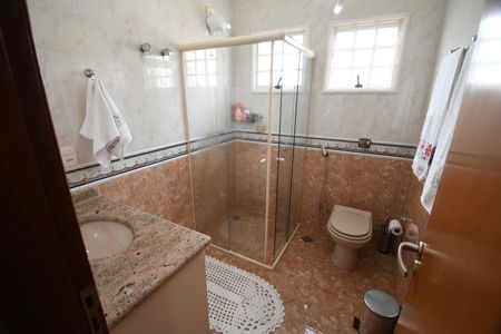 Casa à venda com 260m², 3 quartos e 4 vagasBanheiro da Suíte 3