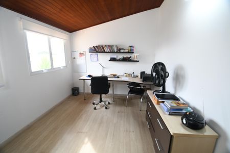 Casa à venda com 260m², 3 quartos e 4 vagasEscritório