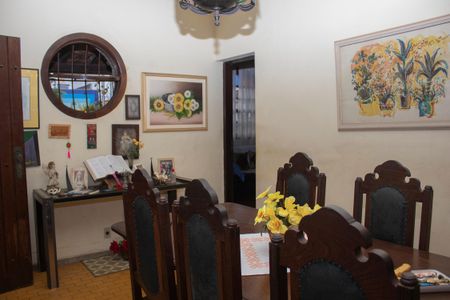 Casa à venda com 360m², 4 quartos e 4 vagas Casa à venda com 360m², 4 quartos e 4 vagasSala