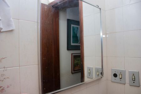 Casa à venda com 360m², 4 quartos e 4 vagas Casa à venda com 360m², 4 quartos e 4 vagasBanheiro Social