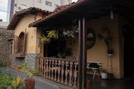 Casa à venda com 360m², 4 quartos e 4 vagas Casa à venda com 360m², 4 quartos e 4 vagasÁrea comum