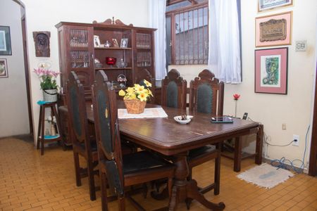 Casa à venda com 360m², 4 quartos e 4 vagas Casa à venda com 360m², 4 quartos e 4 vagasSala