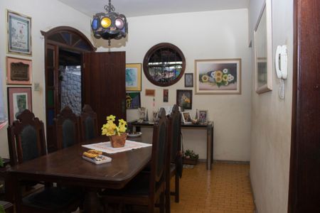 Casa à venda com 360m², 4 quartos e 4 vagas Casa à venda com 360m², 4 quartos e 4 vagasSala