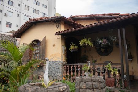 Casa à venda com 360m², 4 quartos e 4 vagas Casa à venda com 360m², 4 quartos e 4 vagasÁrea comum