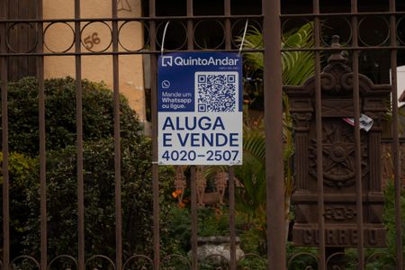 Casa à venda com 360m², 4 quartos e 4 vagas Casa à venda com 360m², 4 quartos e 4 vagasFachada + Placa