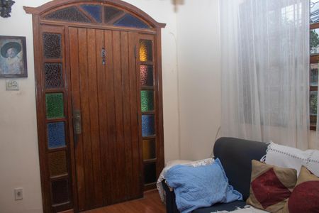 Casa à venda com 360m², 4 quartos e 4 vagas Casa à venda com 360m², 4 quartos e 4 vagasSala