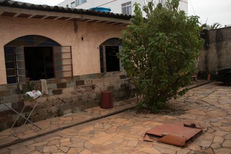 Casa à venda com 360m², 4 quartos e 4 vagas Casa à venda com 360m², 4 quartos e 4 vagasÁrea comum