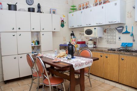 Casa à venda com 360m², 4 quartos e 4 vagas Casa à venda com 360m², 4 quartos e 4 vagasCozinha