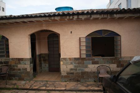 Casa à venda com 360m², 4 quartos e 4 vagas Casa à venda com 360m², 4 quartos e 4 vagasÁrea comum