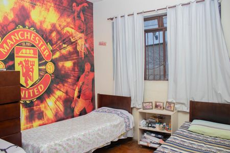 Casa à venda com 360m², 4 quartos e 4 vagas Casa à venda com 360m², 4 quartos e 4 vagasQuarto 1