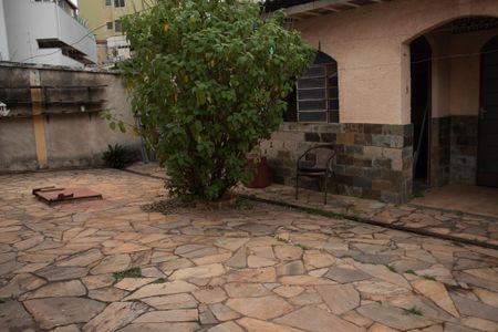 Casa à venda com 360m², 4 quartos e 4 vagas Casa à venda com 360m², 4 quartos e 4 vagasÁrea comum