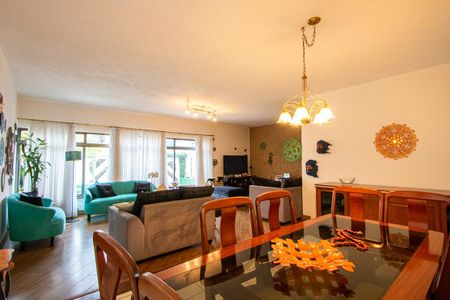 Casa para alugar com 425m², 5 quartos e 6 vagasSala