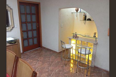 Casa à venda com 180m², 5 quartos e 5 vagas