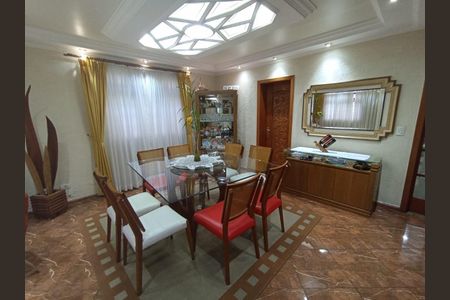 Casa à venda com 180m², 5 quartos e 5 vagas