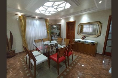 Casa à venda com 180m², 5 quartos e 5 vagas