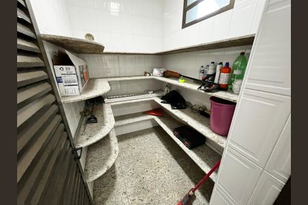 Casa à venda com 465m², 4 quartos e 7 vagasDespensa da Àrea de Serviço