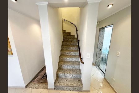 Casa à venda com 465m², 4 quartos e 7 vagasEscada