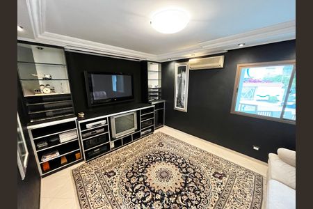 Casa à venda com 465m², 4 quartos e 7 vagasSala de TV