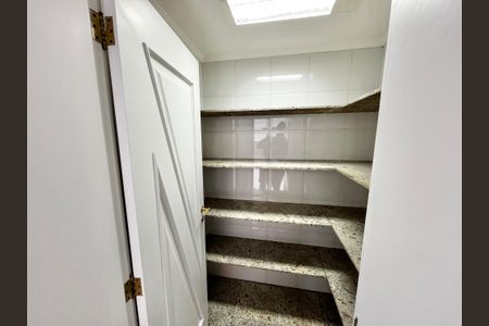 Casa à venda com 465m², 4 quartos e 7 vagasDispensa