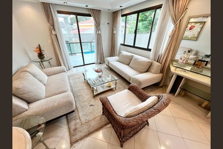 Casa à venda com 465m², 4 quartos e 7 vagasSala