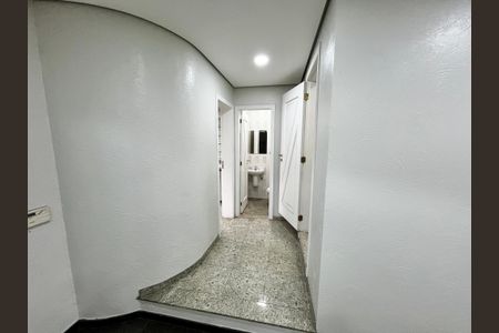 Casa à venda com 465m², 4 quartos e 7 vagasCorredor