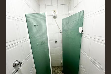 Casa à venda com 465m², 4 quartos e 7 vagasBanheiro de serviço