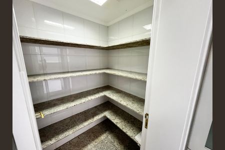 Casa à venda com 465m², 4 quartos e 7 vagasDispensa