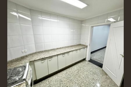 Casa à venda com 465m², 4 quartos e 7 vagasCozinha da Garagem